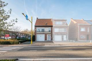 Te koop: gesloten bebouwing in Bazelstraat 153, Beveren-Kruibeke-Zwijndrecht, nabij scholen, openbaar vervoer en invalswegen.Deze ruime gezinswoning...