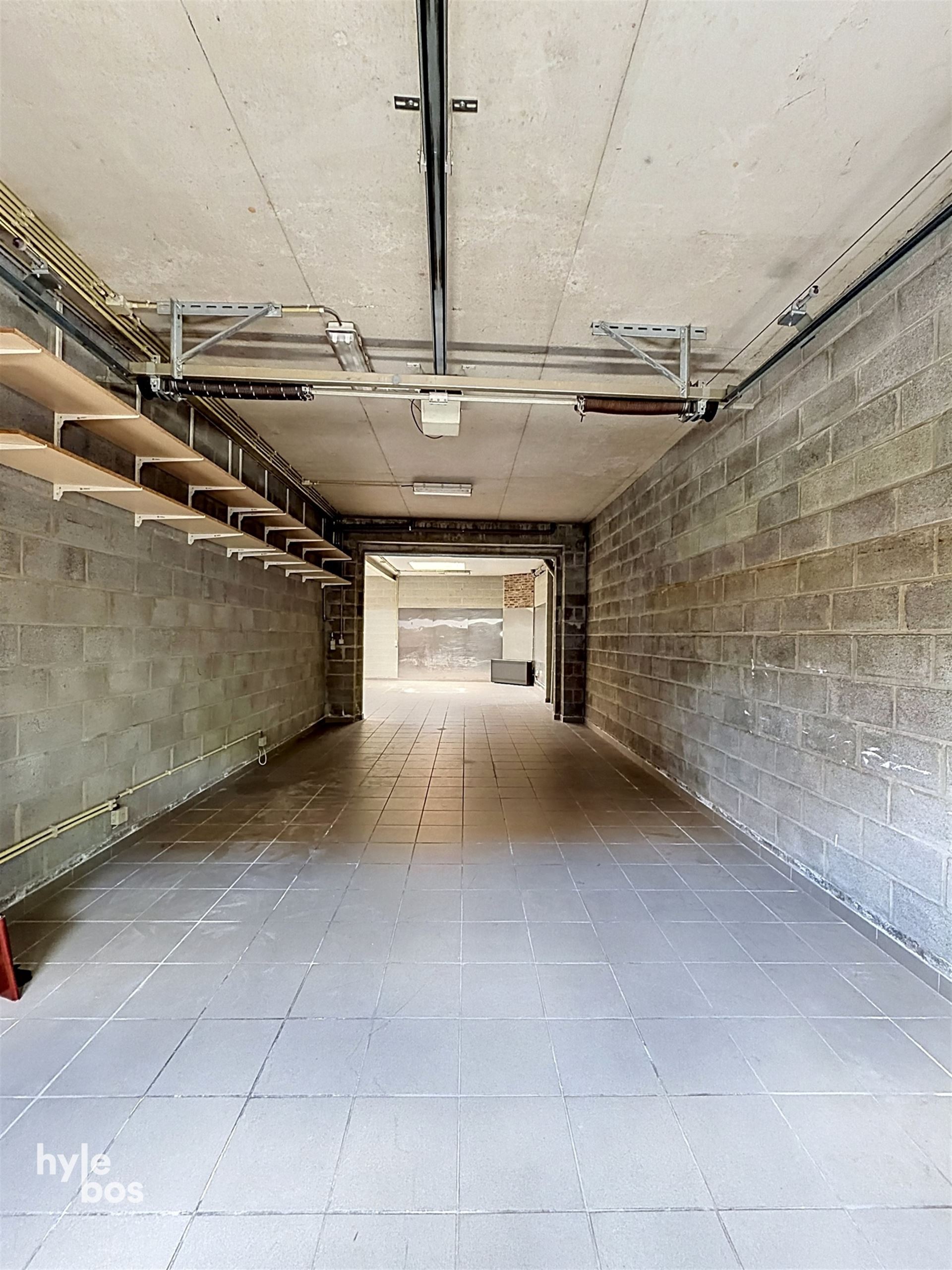 Aan stadsrand gelegen magazijnruimte - foto 3