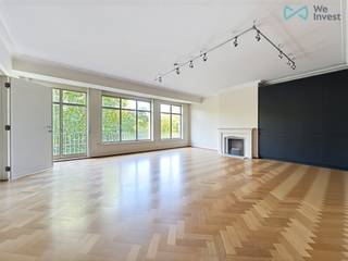 🏡 For Sale – 5-Bedroom Apartment✨ Spacious and prestigious property – ideal as residence or for professional use ✨📍 Ixelles – Avenue Louise...