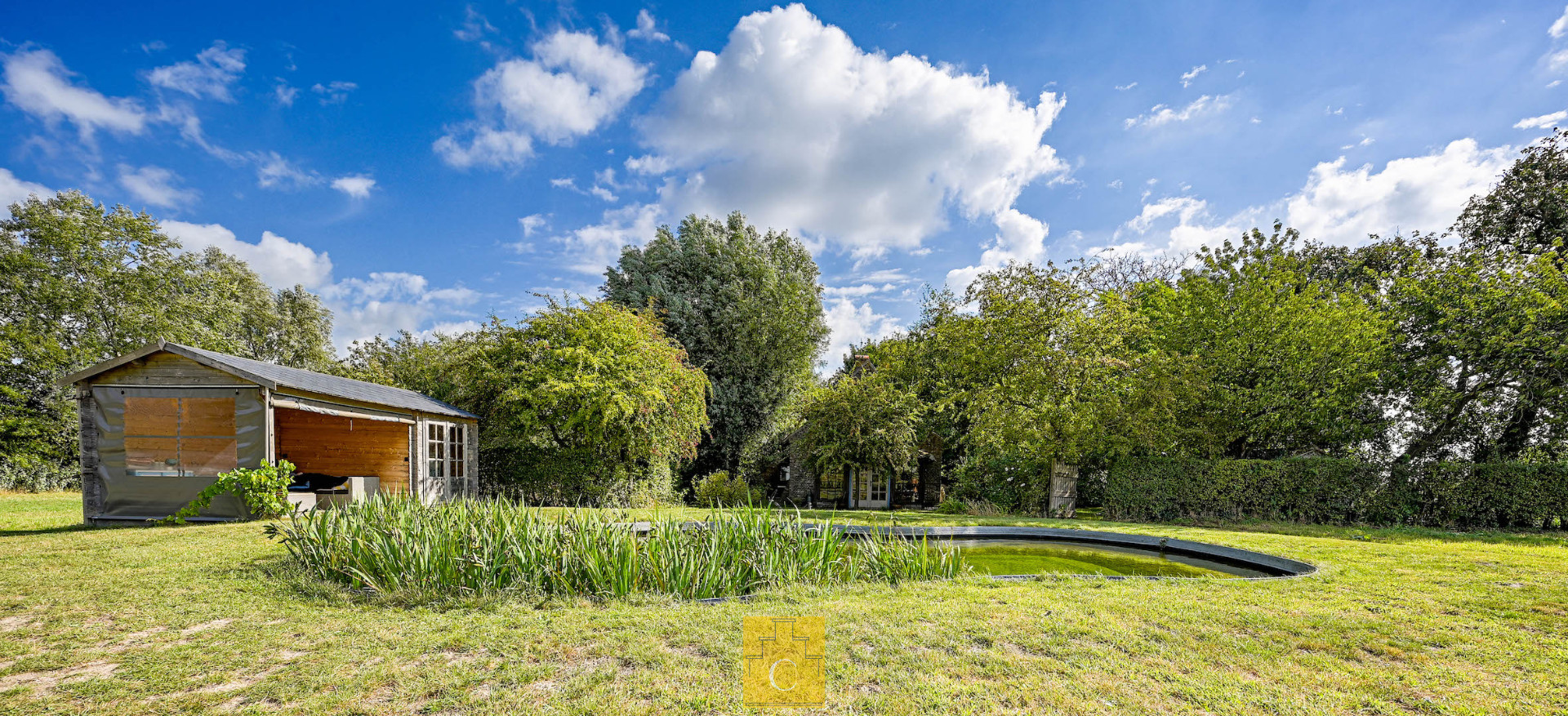 sfeervol landhuis met schuur, garage, zwemvijver en poolhouse, 3 paardenstallen, akkerland en weiland. Idyllische locatie te Torhout (Sint-Henricus), 2,55 ha - foto 2