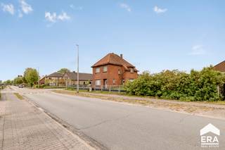 Lommel: Mooie eigendom op perceel van 2925m². * Groot atelier/ schuur van ca. 170 m² * Woning te renoveren * Mogelijkheid tot verkavelen in 3 kavels:...
