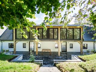 Gelegen in de nabijheid van Ohain werd deze uitgestrekte villa van ± 500 m² grondig gerenoveerd. Ze geniet van een landelijk, gedeeltelijk...