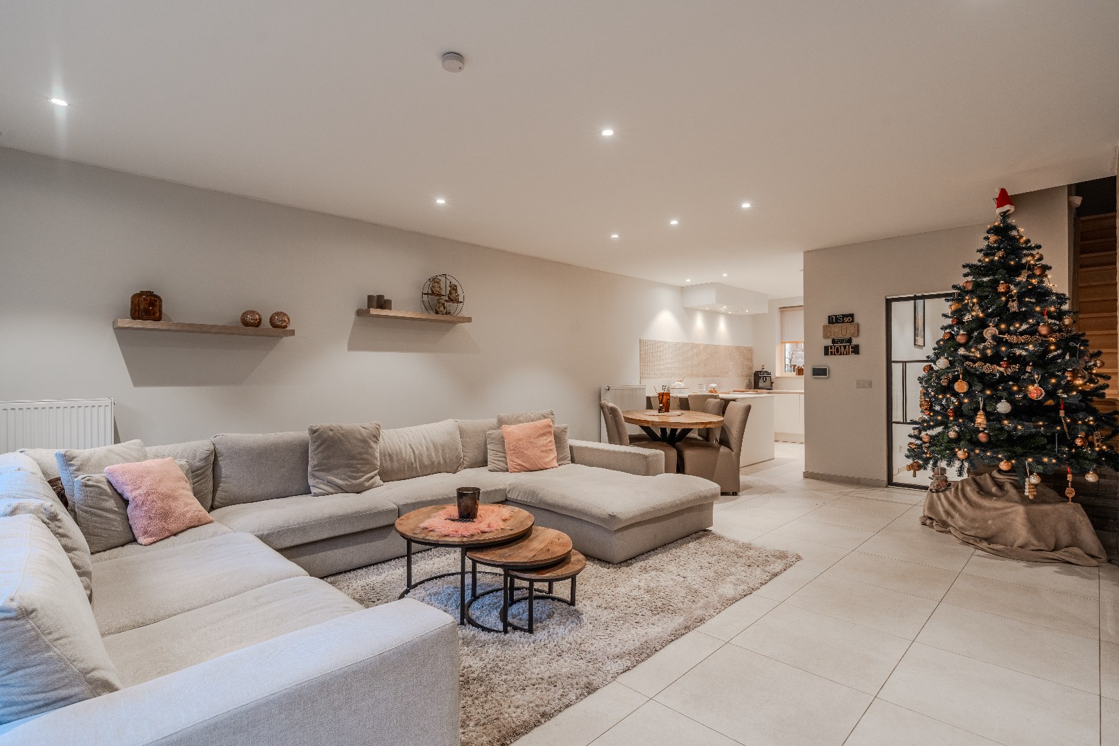 Instapklare, energiezuinige gezinswoning met zonnig terras en uitstekende ligging. - foto 3