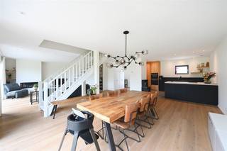 - Detailbeschrijving van de woning en meer info kan u terugvinden op onze website www.koosi.be -In het centrum van Berendrecht vlakbij het Reigersbos...