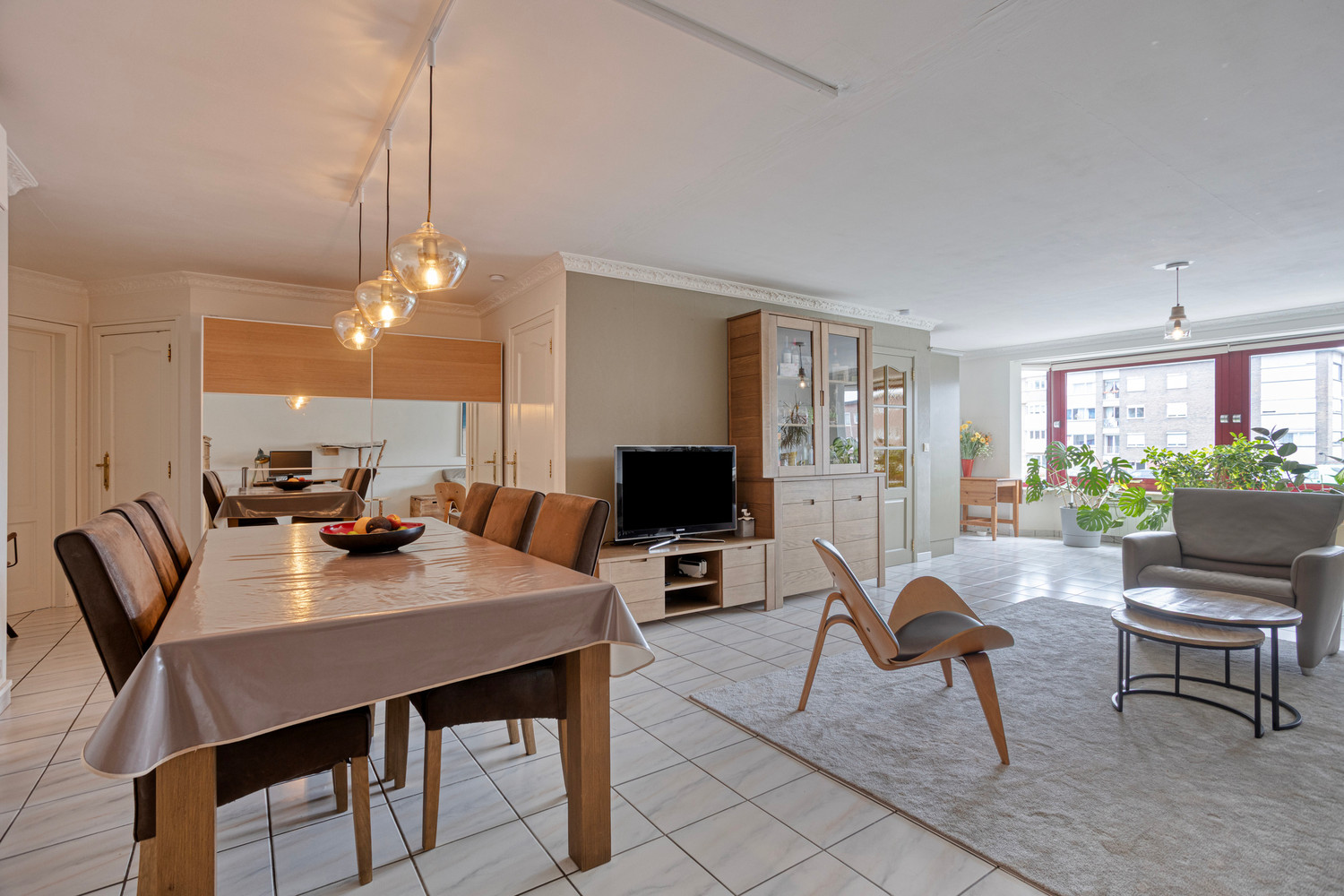 Ruim instapklaar appartement met 3 slks, terras en garagebox! - foto 1