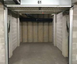 Garagebox te huur in de Kasteleinwijk.Gelegen in een residentiële regio, waar het moeilijk kan zijn om uw wagen, motorfiets of fietsen een plek...