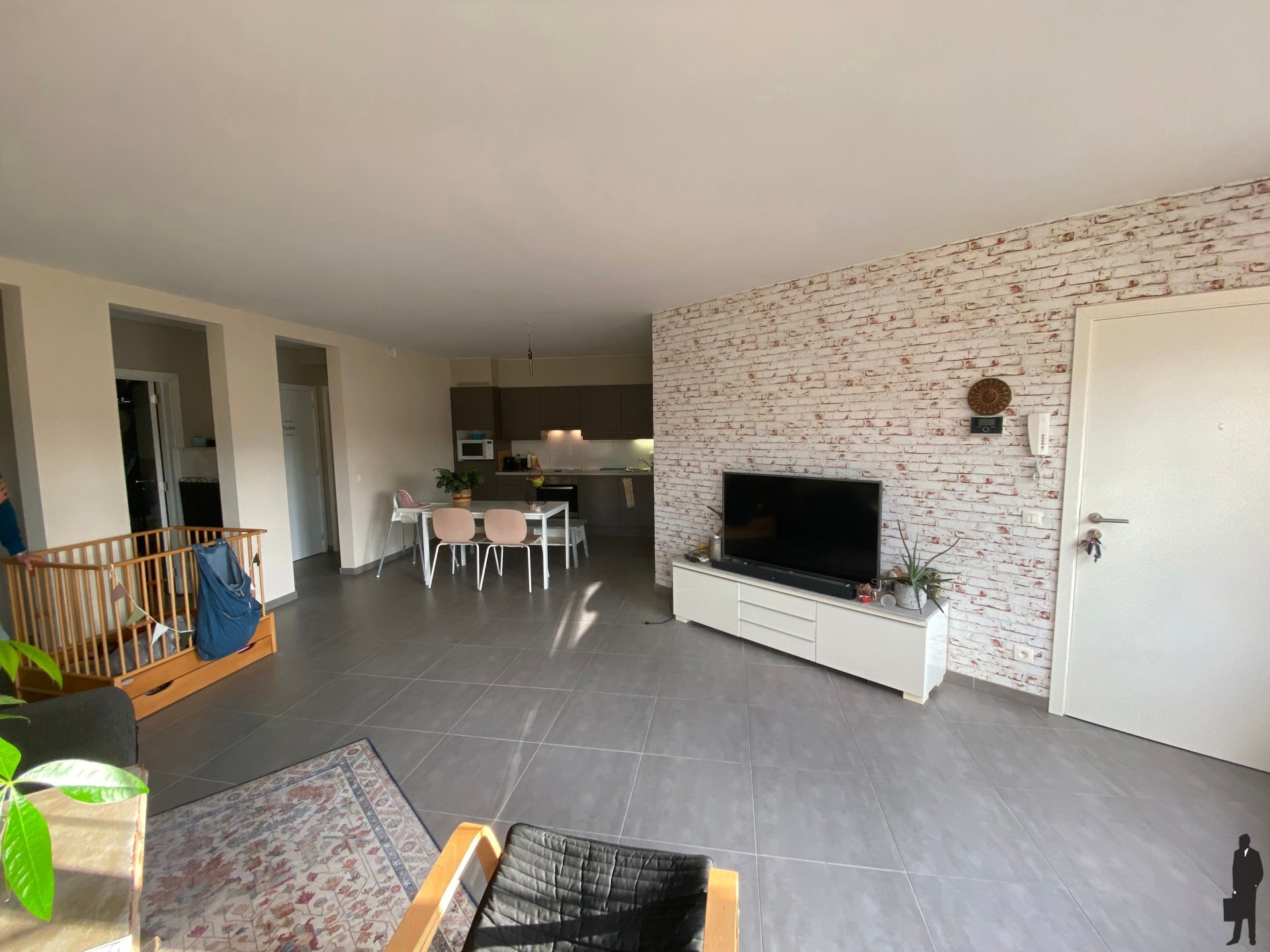 Centraal gelegen  appartement in Hoogstraten met overdekte autostaanplaats. - foto 3