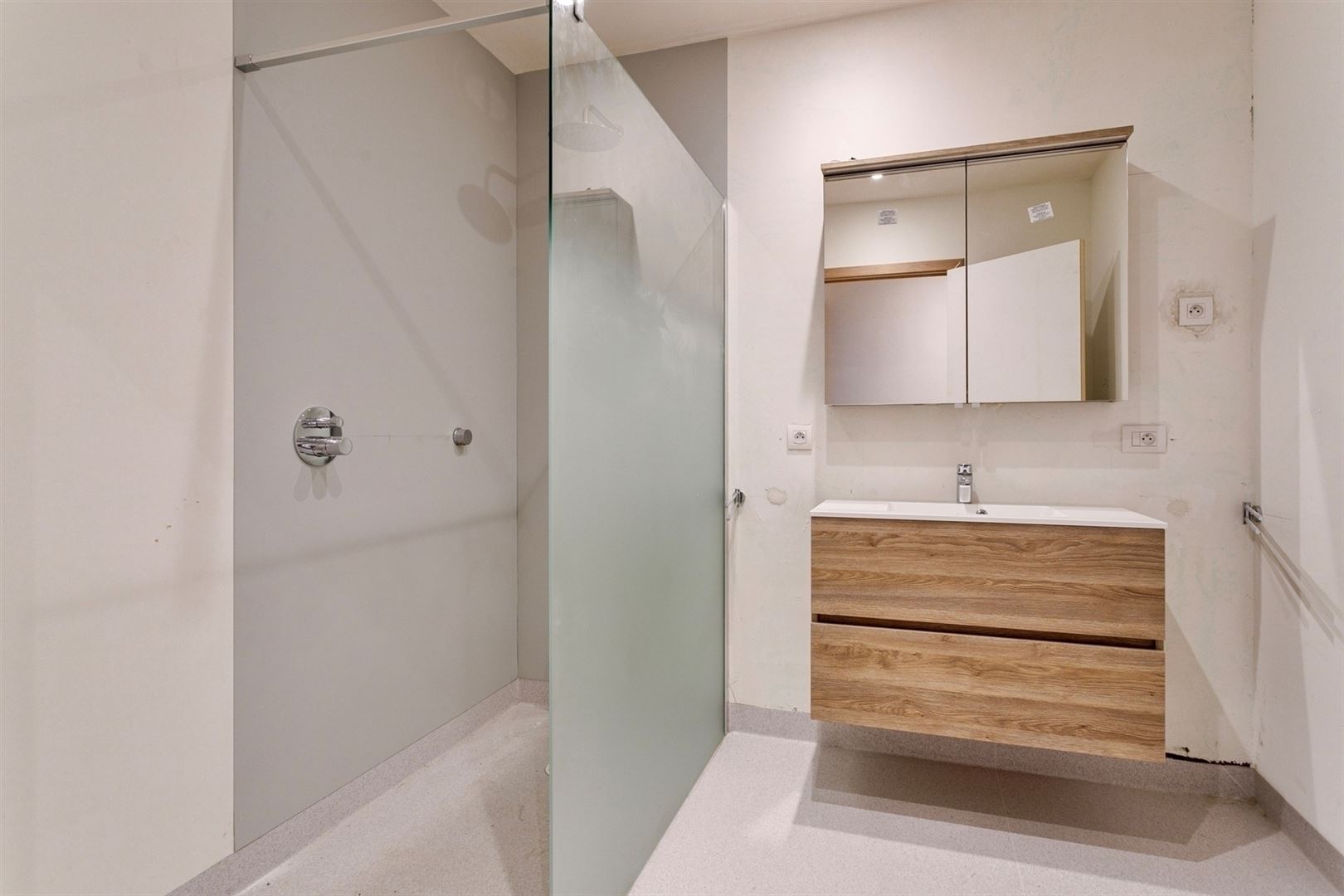 Appartements extrêmement spacieux avec de grandes terrasses et 2 garages. - photo 3