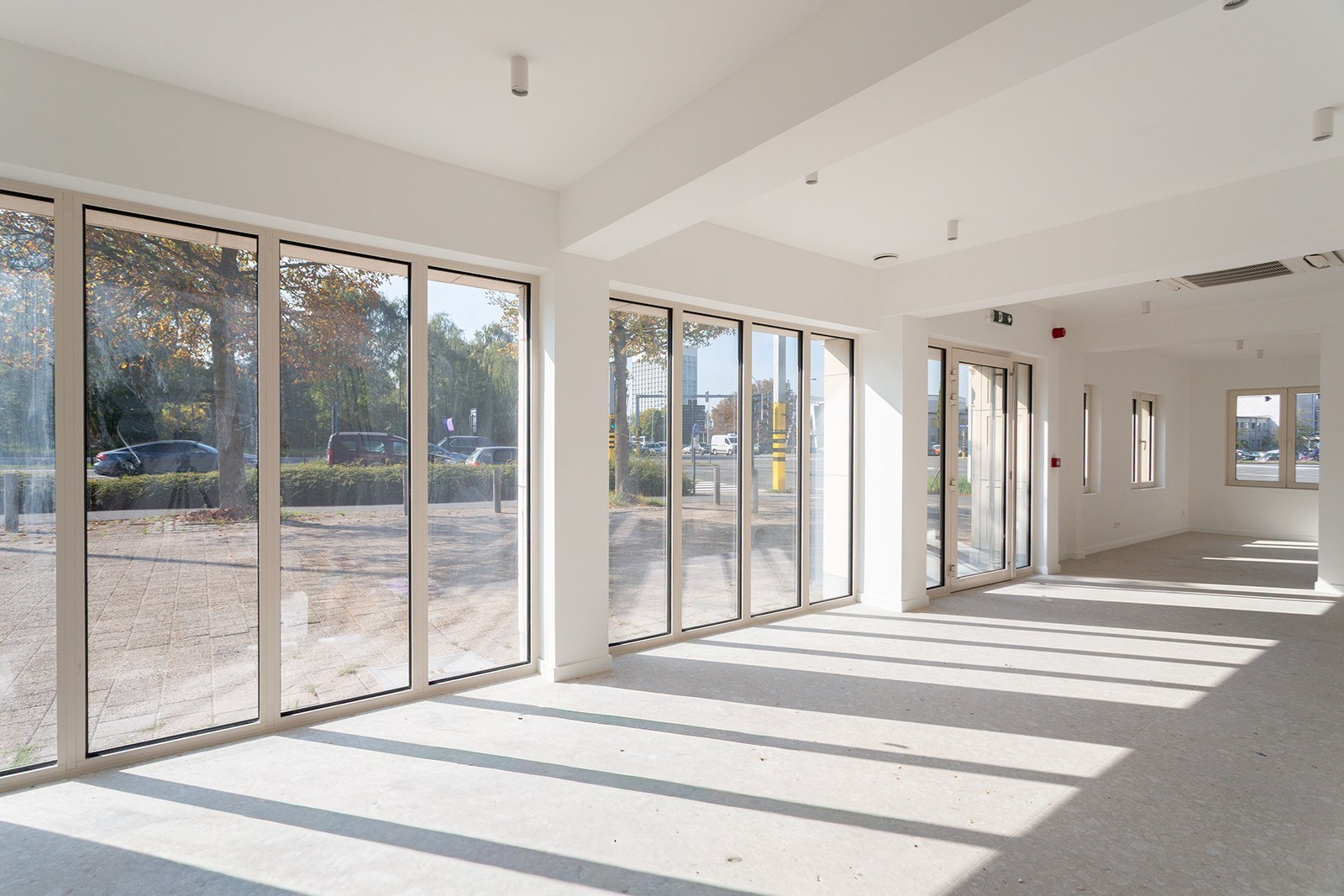 Architecturaal kantoorgebouw op absolute zicht locatie! - foto 3