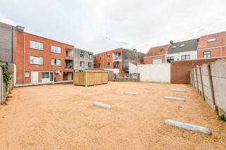 Autostaanplaatsen te huur voor slechts €45 per maand! De plaatsen zijn onmiddellijk beschikbaar en bieden een veilige plek om uw wagen te...