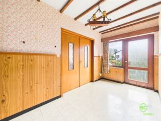 Op de grens met Stevoort vinden we deze te renoveren gezinswoning terug op een perceel van 9a 77ca.De centrale ligging maakt dat het centrum van...