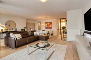 Luxueus wonen op de vernieuwde Grote Markt te Sint-Niklaas! We hebben deze unieke kans voor U! Prachtig energiezuinig luxueus afgewerkt appartement...