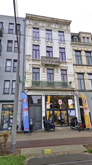 Ben jij op zoek naar een centraal gelegen, leuk én kwalitatief appartement van 83m² met slaapverdiep?Op de Grotesteenweg vinden we dit appartement op...