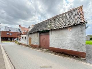 PROJECTEIGENDOM (411M²) die u een STRAATBREEDTE VAN CA. 16M en een DIEPTE VAN CA. 24M biedt. De woningen zijn VOLLEDIG TE RENOVEREN of kunnen...