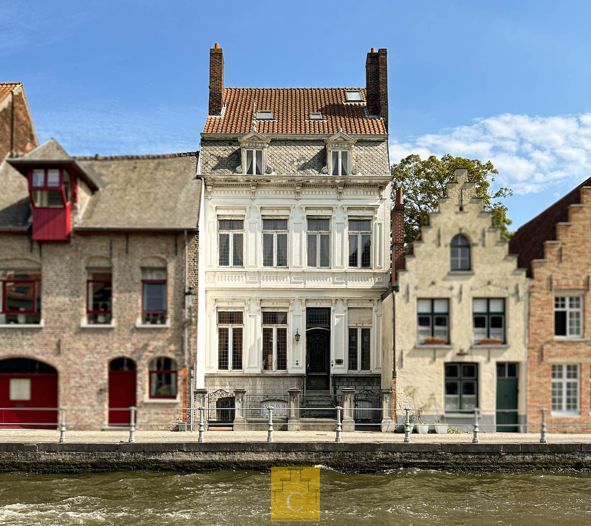 Authentiek herenhuis aan de Sint-Annarei - photo 1