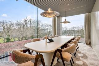 Bent u op zoek naar een unieke kantoorruimte op een <strong>toplocatie met onmiddellijke verbinding naar belangrijke snelwegen</strong>? Dan is deze kantoorruimte van 310 m² met 115 m² terras op de 4de verdieping van de innovatieve en <strong>hypermoderne bedrijvencampus 'O-Forty' </strong>precies wat u zoekt. Gelegen naast op- en afrit 9 Oostkamp én met visibiliteit langs de E40 biedt deze ruimte een uitstekende bereikbaarheid.<br /><br />De kantoren zijn casco+ afgewerkt met klimaatplafond en tapijttegels. U kunt ook gebruik maken van de gemeenschappelijke refter/ontspanningsruimte en extra vergadermogelijkheden (en seminarie ruimtes) in toren 'B'. <br /><br />Deze bedrijvencampus biedt nog vele andere voordelen, zoals een event space, coworking space, foodbar, fitness, padel, badgesysteem, pakjesmuur en ruime boven en ondergrondse parkeermogelijkheden. Onmiddellijk beschikbaar!<br /><br />Neem contact op met <strong>PANORAMA B2B </strong>voor bijkomende inlichtingen, plannen of een vrijblijvend plaatsbezoek via <strong>0479 70 70 73</strong>.