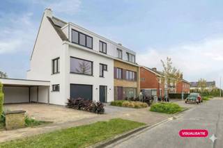 Gelegen in een doodlopende straat, combineert deze woning een uitzonderlijke rust met de onmiddellijke nabijheid van alle essentiële...