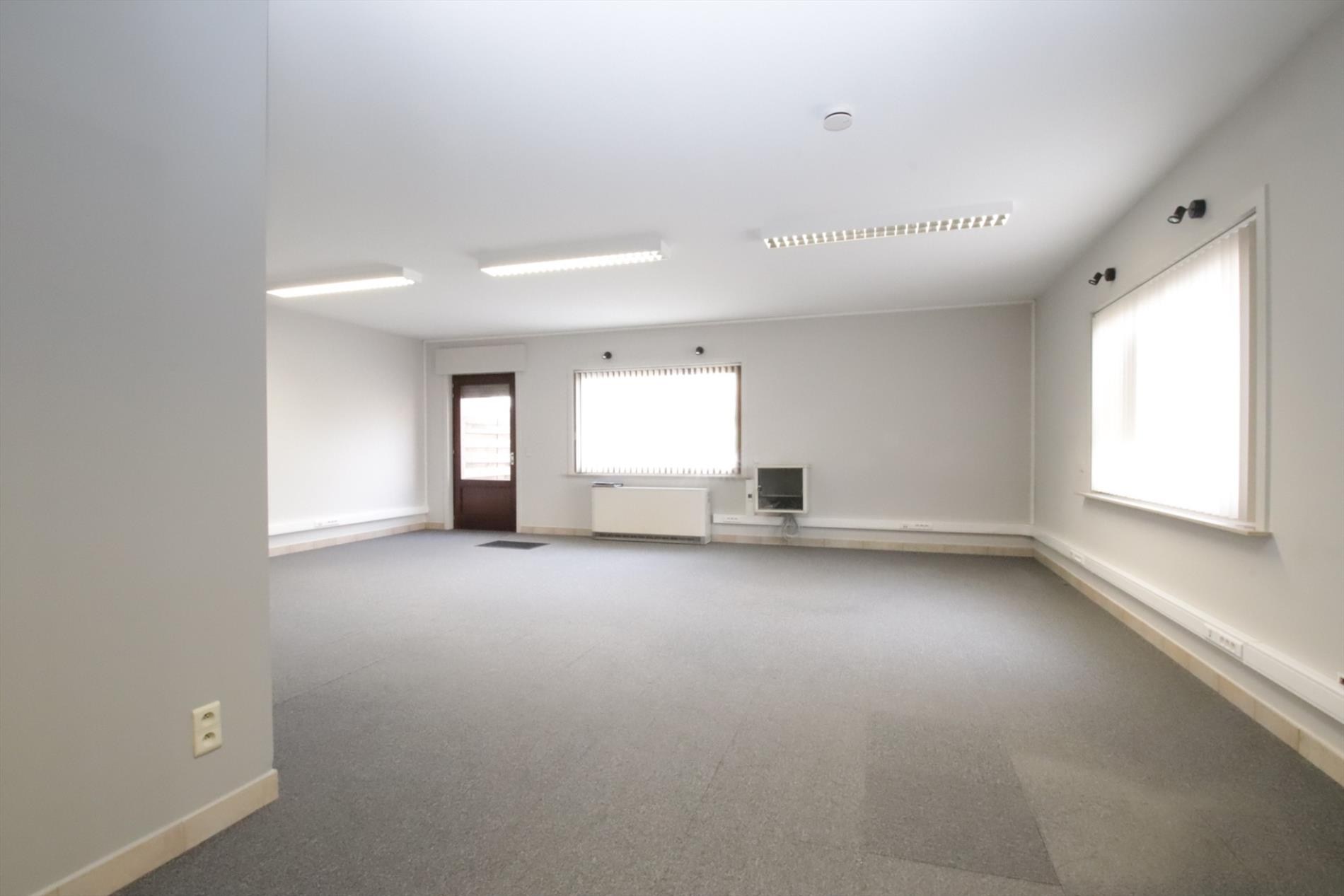 POLYVALENTE KANTOORRUIMTE TE HARELBEKE - foto 2