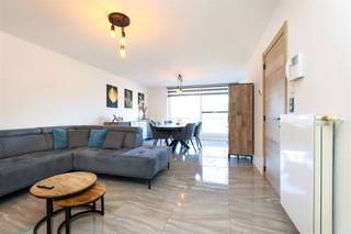 Knap gerenoveerd appartement met 2 slaapkamers én ondergrondse autostaanplaats nabij centrum Genk Omgeving:+ Gelegen op wandelafstand van het...