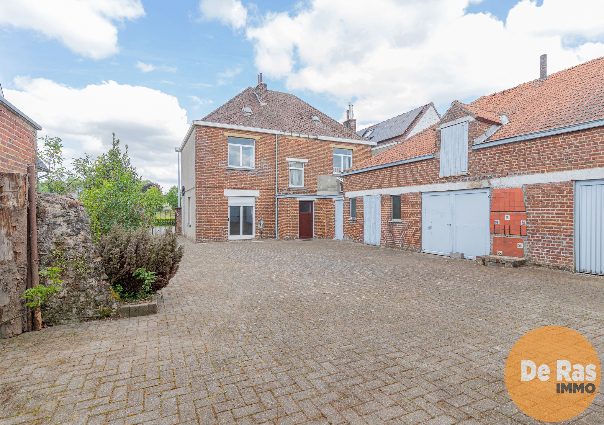 BURST - Te renoveren woning met tal van mogelijkheden - foto 3