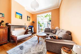 <p>🏡 <strong>TE KOOP – Appartement met 1 slaapkamer in Schaarbeek – €245.000</strong> ✨<span></span></p>
<p>📍 <strong>Vandenbusschestraat 11, 1030 Schaarbeek – Wijk Patrie / Bienfaiteurs</strong></p>
<p>Bent u op zoek naar een appartement te koop in een gegeerde wijk van Schaarbeek? Ontdek dit charmante appartement met 1 slaapkamer, gelegen op de eerste verdieping van een elegant eclectisch gebouw uit het begin van de 20e eeuw.</p>
<p>✨ <strong>Troeven:</strong></p>
<p>🔹 Licht appartement met ruime leefruimtes<br />🔹 1 comfortabele slaapkamer + bureau-/dressingsruimte<br />🔹 Aangename woonkamer met authentieke charme<br />🔹 Karaktervolle elementen: hoge plafonds, sierlijsten en originele houten vloeren<br />🔹 Kleine mede-eigendom met lage gemeenschappelijke kosten<br />🔹 Individuele tellers<br />🔹 Privatieve kelder<br />🔹 Ideale ligging vlak bij winkels, scholen en openbaar vervoer<br />🔹 Een uitstekende kans om het appartement volledig naar eigen smaak te renoveren</p>
<p>📊 <strong>Technische informatie:</strong></p>
<p>🔸 <strong>Prijs:</strong> €245.000<br />🔸 <strong>EPC:</strong> G<br />🔸 <strong>Elektrische installatie niet conform</strong></p>
<p>📍 Op slechts enkele minuten van het NAVO-hoofdkwartier, de Europese Wijk, het Daillyplein, het Josaphatpark en de belangrijkste invalswegen van Brussel.</p>
<p>💡 Of u nu op zoek bent naar uw eerste woning of een vastgoedinvestering in Brussel, dit appartement biedt heel wat potentieel in een van de meest gegeerde wijken van Schaarbeek.</p>
<p>📞 <strong>Info & bezoeken:</strong><br /><strong>We Invest Bruxelles-Europe</strong><br /><strong>Frédéric Top</strong> – 0472 34 44 08<br />📧 frederic.top@weinvest.be</p>
<p>📩 Neem vandaag nog contact met ons op voor meer informatie of om een bezoek in te plannen.</p>
<p>🔍 Ontdek ook onze andere eigendommen te koop in Schaarbeek, Brussel en de wijken Patrie, Bienfaiteurs, Dailly en Plasky op <strong>weinvest.be</strong></p>