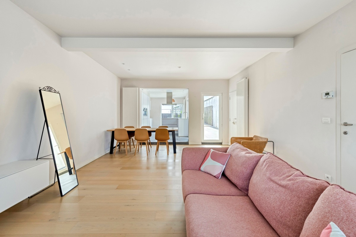 LISSEWEGE: PRACHTIG GERENOVEERDE WONING MET 3 SLPKS EN ZONNIGE TUIN - foto 5