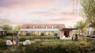 Schitterend wonen in een authentieke setting.<br />Zuiderkroon wekt de idyllische sfeer van het traditionele boerenerf weer tot leven. De 24 hedendaagse en duurzame woningen krijgen hun plekje rond een royale gemeenschappelijke tuin, waar je met volle teugen geniet van de gezellige dorpssfeer. <br />Zuiderkroon omvat 24 eengezinswoningen met elk drie slaapkamers en één verdieping, verdeeld over zes charmante woonpaviljoenen. BLOK A, woning 0.2 ; 3 slpks. Terras circa 19 m². Privatieve tuinberging. € 457.000 exl btw en registratie<br />Per parking ; € 13.500 excl btw en registratie. 6% BTW mogelijk.<br />Ruime terrassen brengen het gemeenschappelijke groen tot op de drempel van jouw woning. De gemeenschappelijke parktuin ademt de rijke geschiedenis van de hoeve en staat volledig in het teken van de beleving voor jong en oud. Zuiderkroon ligt wondermooi aan de groene rand van het Kalmthoutse dorpscentrum. Vanop het woonerf geniet je van een onbelemmerd <br />uitzicht over de aanpalende landerijen.<br />Dit prachtig woonerf staat voor een groene, gezellige, autoluwe woonbuurt waar je je te allen tijde veilig en geborgen voelt. <br />Meer info op kantoor of via olivier@immo-en-cie.be.