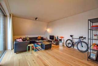 Recent afgewerkt appartement (2024) met 2 slaapkamers te Oostduinkerke Dorp (100m²). Het appartement bevat een inkomhall met apart toilet, lichtrijke leefruimte met modern afgewerkte open keuken inclusief gezellige eethoek, 2 slaapkamers met elk een terras, badkamer voorzien van inloopdouche, wasplaats en een privatieve berging. Genieten van de rust kan je doen op het ruime zongericht terras toegankelijk vanuit de leefruimte. Het appartement werd volledig geschilderd. Er is tevens de mogelijkheid tot aankoop van een staanplaats. Dit appartement combineert modern comfort met een uitstekende ligging, dicht bij alle voorzieningen. Mis deze unieke kans niet en plan vandaag nog een bezoek! Verkoop onder het stelsel der registratierechten. (Ref. NI27008) <br /><br />Neem voorsprong met een vrijblijvende en gratis schatting van uw eigendom via:<br />http://www.residentievastgoed.be/gratisonlineschatten