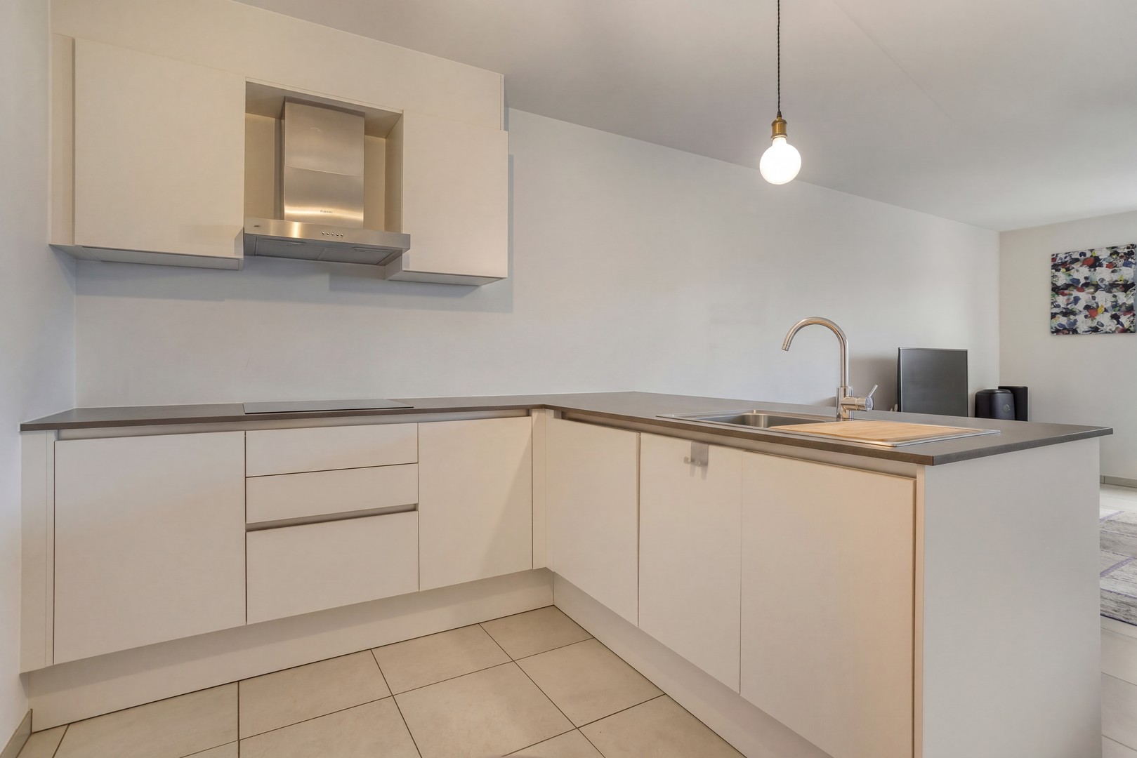 Instapklaar en energiezuinig 2-slaapkamerappartement met garage nabij het centrum van Roeselare - foto 5