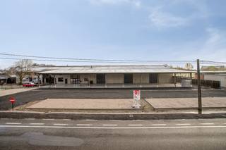 This 240 m² SME unit, located along the Brugsesteenweg in Kuurne, offers an excellent opportunity for companies looking for high-quality and...