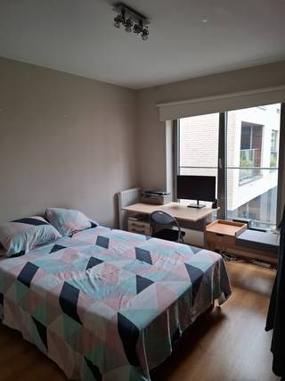 Ontdek dit lichtrijke en instapklare appartement in het hart van Gentbrugge! Gelegen op een rustige, doch vlot bereikbare locatie, biedt dit...