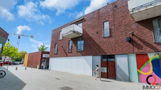 Instapklaar 2-slaapkamer appartement met ruim terras in het centrum van Tessenderlo-HamPal in het centrum van Tessenderlo-Ham bevindt zich dit recent...