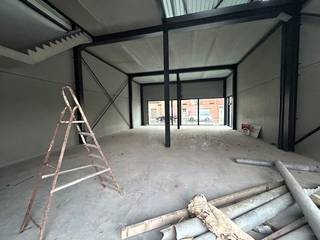 KMO units te koop te LedegemUnit1 =  opp 160m²+verdiep(mogelijk woonst) +showroom - grondopp 276 m²: 352.000€ (excl BTW en kostenUnit2 = ...