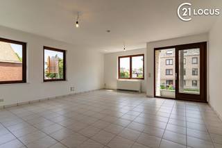 <div>
<div>
<section>
<div>
<div>
<div>
<div>
<div>
<div>
<p><span>Instapklaar appartement van 125 m² met 2 ruime slaapkamers en optionele garage in Burcht</span></p>
<p><span>Bent u op zoek naar een ruim appartement waar u zonder verbouwingen kunt intrekken? Dan is dit verzorgd appartement op de eerste verdieping aan de Idsteinlaan 40 in Burcht absoluut een bezoek waard.</span></p>
<p><span>Met een bewoonbare oppervlakte van maar liefst 125 m² biedt dit appartement uitzonderlijk veel ruimte. De lichtrijke leefruimte vormt het hart van de woning en geeft toegang tot het zonnige balkon van 7 m². De volledig vernieuwde keuken is een echte meerwaarde en sluit aan op een praktische was- en bergplaats.</span></p>
<p><span>Verder beschikt het appartement over twee volwaardige slaapkamers van ca. 20 m² en 13 m², een badkamer en een afzonderlijk gastentoilet.</span></p>
<p><span>De woning werd recent opgefrist met nieuwe vloeren in de slaapkamers, fris geschilderde muren en een grondige opfrisbeurt, waardoor u hier onmiddellijk kunt intrekken.</span></p>
<p><span>Troeven:</span><br /><span>✔ 125 m² bewoonbare oppervlakte</span><br /><span>✔ Vernieuwde keuken</span><br /><span>✔ 2 ruime slaapkamers</span><br /><span>✔ Balkon van 7 m²</span><br /><span>✔ Garage optioneel aan te kopen</span><br /><span>✔ Instapklaar</span><br /><span>✔ EPC C (239 kWh/m² jaar)</span><br /><span>✔ Centrale ligging nabij winkels, scholen en openbaar vervoer</span></p>
<p><span>Vraagprijs appartement: €319.000</span><br /><span>Garage optioneel aan te kopen.</span></p>
<p><span>Interesse? Contacteer ons vandaag nog voor een bezoek.</span></p>
</div>
</div>
</div>
</div>
</div>
</div>
</section>
</div>
</div>
<div></div>