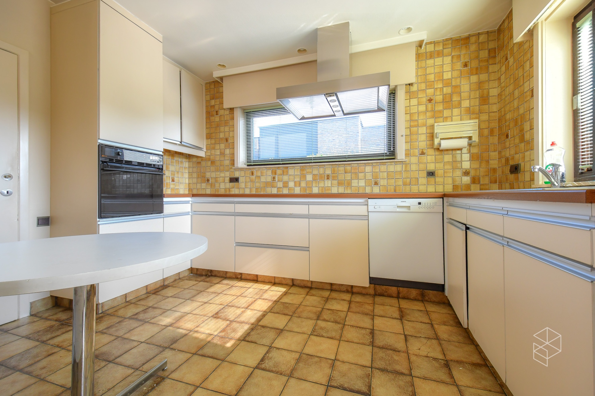Grote goed onderhouden woning met 3 slpk, tuin en grote garage - foto 5