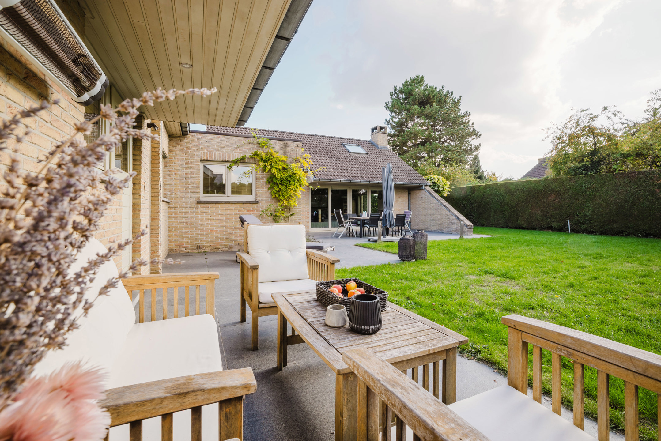 Mooie veelzijdige woning op rustige ligging te Merelbeke - foto 2