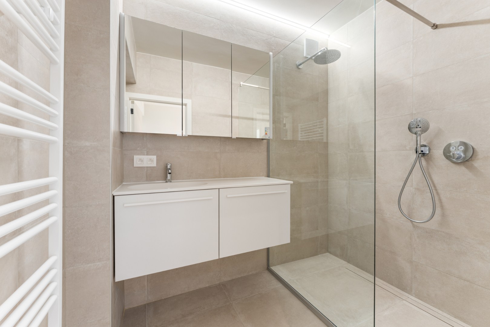 SCHITTEREND VERNIEUWD 2 SLPK APP MET ZIJDELINGS ZICHT OP ZEE - foto 3