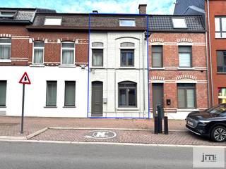 Op zoek naar een charmante woning op een toplocatie? Deze gezellige stadswoning bevindt zich in het centrum van Sint-Truiden, met scholen, winkels...