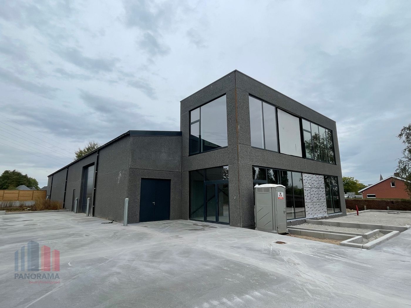 873 m² BEDRIJFSGEBOUW MET KANTOOR/SHOWROOM - foto 4