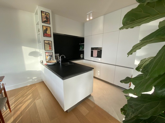 Ruime en gemeubelde penthouse op het trendy Eilandje. - foto 5