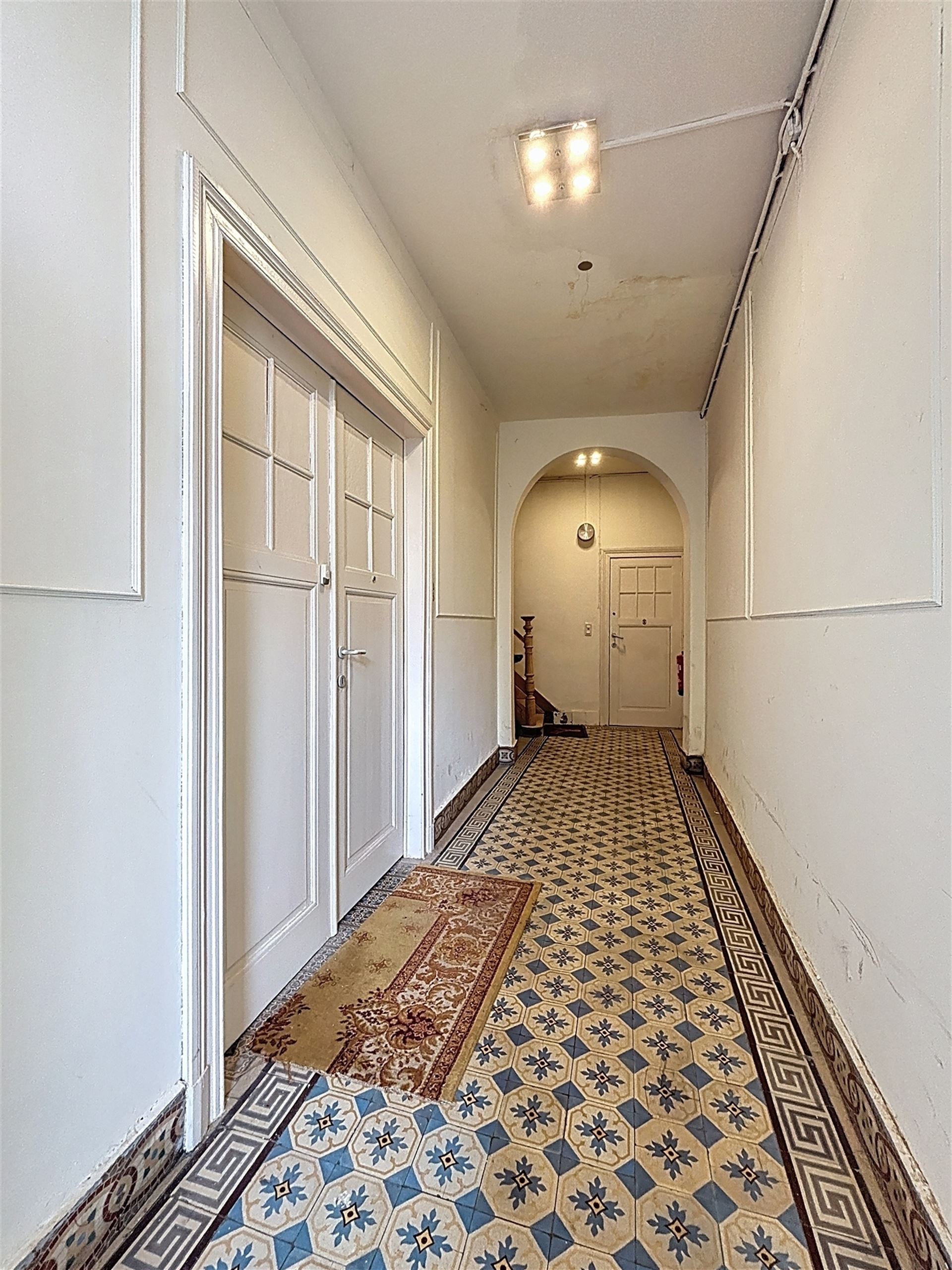 Appartementsgebouw/opbrengsteigendom met 3 verhuurde appartementen in centrum Ieper - foto 2