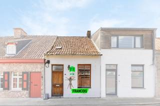 In het charmante dorp Watou, op 8km van Poperinge maar toch op wandelafstand van buurtwinkel, bakkerij, slagerij, horeca etc., bevindt zich...