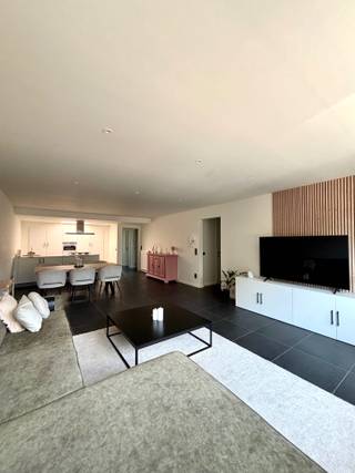IN OPTIE!Adres: Bredabaan 890 B, Bus 201, 2930 Brasschaat (Maria-Ter-Heide)Ontdek dit INSTAPKLARE appartement van 118 m², gelegen op de bovenste...