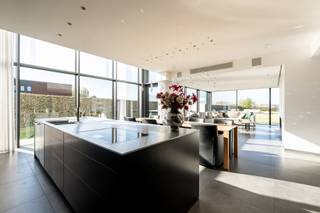 Located in Rekkem, we find this contemporary villa with pool! The property is situated on a spacious and sunny plot and is characterized by...