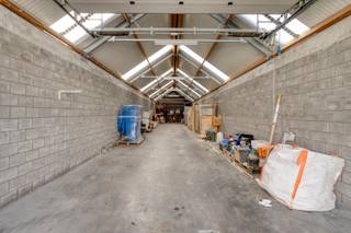 Seize the opportunity to own a remarkable industrial warehouse at Vijverstraat 34, Roeselare, Belgium – now for sale at just €279,000!...