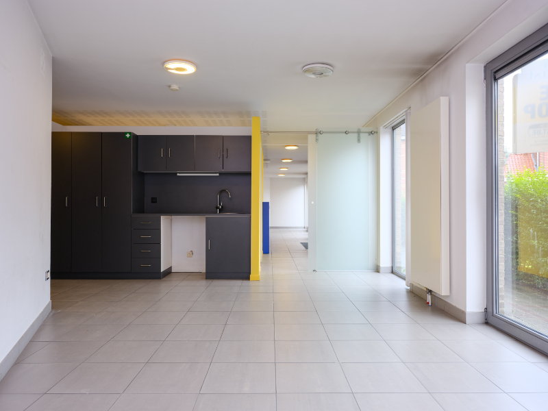 Instapklare kantoorruimte van 117m² te koop aangeboden via het Co-vast systeem. Eerste biedingsfase is bezig en stopt op 21 April 2026 om 15u. - foto 5