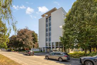 Dit unieke appartement bevindt zich in de Residentie Kiana ontworpen door Govaert & Vanhoutte Architects. Met een bewoonbare oppervlakte van...