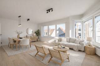 <strong>Ligging</strong><br /><br />Gelegen in de Nieuwstraat te Knokke-Heist. <strong>Nabij de Lippenslaan, het station en de Duinenwater</strong>. Een makkelijke verbinding met het openbaar vervoer en wandelafstand van het centrum.<br /><br /><strong>Indeling</strong><br /><br />Het hoekappartement bestaat uit een ruime inkomhal, de lichtrijke woonkamer met eetplaats en een halfopen <strong>volledig ingerichte keuken</strong>. Via de nachthal ga je naar de badkamer met lavabo/wc/douche, de eerste ruime slaapkamer, de wasberging en tweede slaapkamer.<br /><br /><strong>Troeven</strong><br /><br />- <strong>EPC A</strong><br />- vrij bij akte<br />- kelderberging<br />- fietsenberging<br />- <strong>gerenoveerd in 2024</strong><br /><br />Mogelijkheid tot aankoop van een ondergrondse autostandplaats.<br /><br />Voor inlichtingen en/of bezoek, bel Guillaume Delbecque 0472/25.70.76