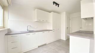 Woning met rustige ligging in Menen, uitweg achteraan naar een park! Bij het binnenkomen hebben we een inkomhal met apart gastentoilet. Daarna komen...
