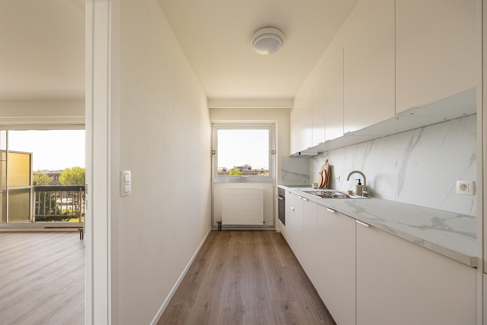 Volledig gerenoveerd appartement met 2 slaapkamers en 2 terrassen!  - foto 4